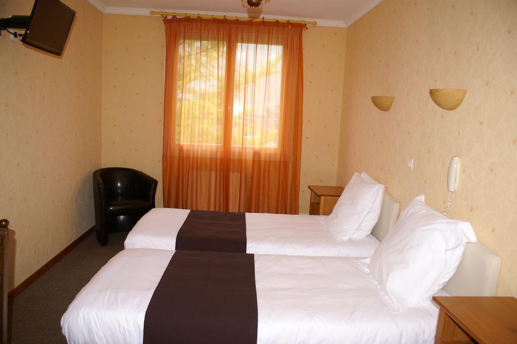 Hotel Celeste Bagneres-de-Luchon ห้อง รูปภาพ